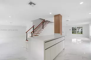 7945 NW 187th Ln, Hialeah, FL 33015 - Photo 8