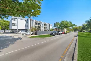 2345 NE 135th St, North Miami, FL 33181 - Photo 2