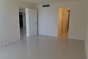 20500 W Country Club Dr, Aventura, FL 33180 - Photo 12