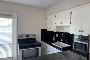 816 NE 10th St, Hallandale Beach, FL 33009 - Photo 1