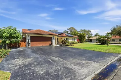 10003 NW 53rd Ct, Coral Springs, FL 33076 - Photo 2