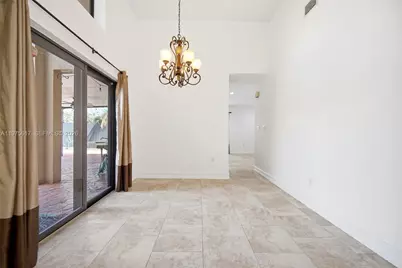 561 SW 87th Ct, Miami, FL 33174 - Photo 8