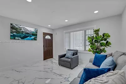 895 W 39th Pl #1, Hialeah, FL 33012 - Photo 4