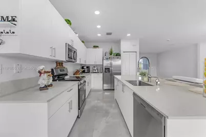 19866 SW 320th St, Homestead, FL 33030 - Photo 12