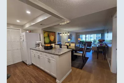 140 Lakeview Dr #111, Weston, FL 33326 - Photo 2