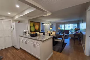 140 Lakeview Dr, Weston, FL 33326 - Photo 2