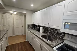 140 Lakeview Dr, Weston, FL 33326 - Photo 10