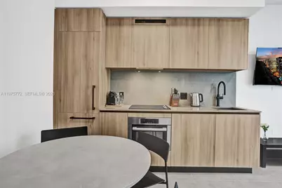 121 NE 5th St #2411, Miami, FL 33132 - Photo 2