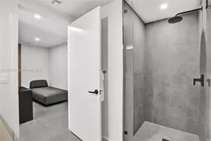 121 NE 5th St, Miami, FL 33132 - Photo 12