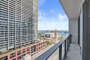 121 NE 5th St, Miami, FL 33132 - Photo 28