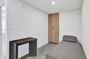 121 NE 5th St, Miami, FL 33132 - Photo 10