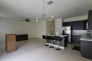 10219 W 32nd Ln, Hialeah, FL 33018 - Photo 4