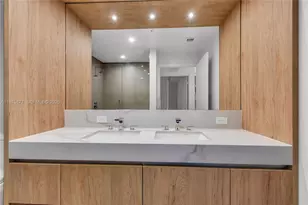 11 NE 6th St, Miami, FL 33132 - Photo 14