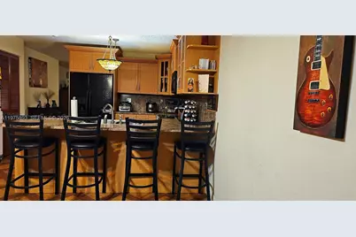 20166 W Oakmont Cir, Hialeah, FL 33015 - Photo 6