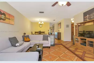 20166 W Oakmont Cir, Hialeah, FL 33015 - Photo 4