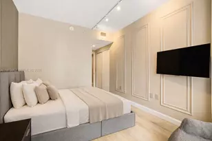 45 SW 9th St, Miami, FL 33130 - Photo 32