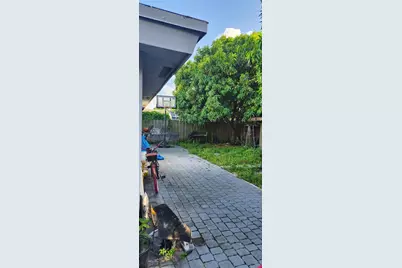 150 NW 17th Ct, Miami, FL 33125 - Photo 6