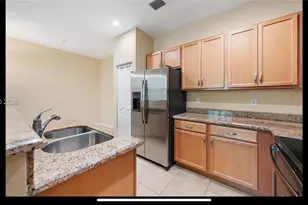 259 SW 7th Ct, Pompano Beach, FL 33060 - Photo 4