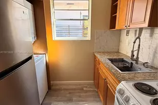 1043 NW 2nd St, Miami, FL 33128 - Photo 4