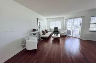 1300 SW 125th Ave, Pembroke Pines, FL 33027 - Photo 4