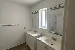 720 SW 7th Ave, Hallandale Beach, FL 33009 - Photo 4