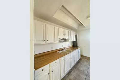 720 SW 7th Ave #2, Hallandale Beach, FL 33009 - Photo 1