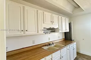 720 SW 7th Ave, Hallandale Beach, FL 33009 - Photo 1