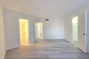 210 Lake Pointe Dr, Oakland Park, FL 33309 - Photo 4