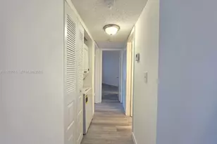 210 Lake Pointe Dr, Oakland Park, FL 33309 - Photo 12