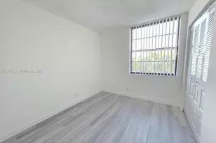 210 Lake Pointe Dr, Oakland Park, FL 33309 - Photo 6