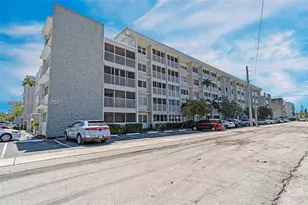 330 SE 2nd St, Hallandale Beach, FL 33009 - Photo 30