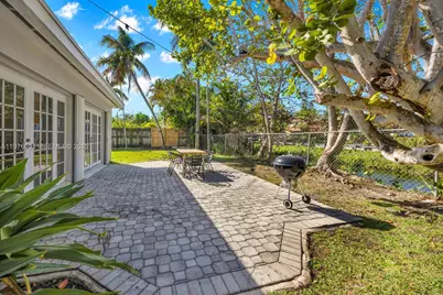 8230 SW 63rd Pl, Miami, FL 33143 - Photo 16