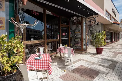 653 NE 125th St, North Miami, FL 33161 - Photo 8