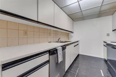 2457 Collins Ave #201, Miami Beach, FL 33140 - Photo 6