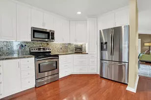 2091 Island Cir, Weston, FL 33326 - Photo 6