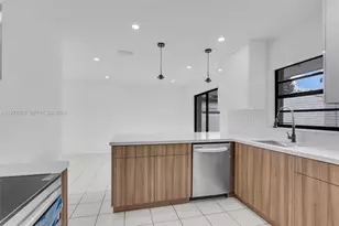 1005 W 36th Pl, Hialeah, FL 33012 - Photo 12