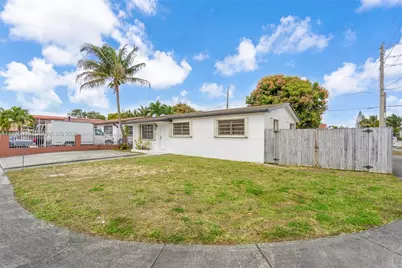 1005 W 36th Pl, Hialeah, FL 33012 - Photo 4