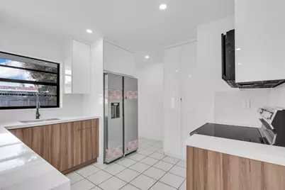 1005 W 36th Pl, Hialeah, FL 33012 - Photo 10