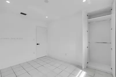 1005 W 36th Pl, Hialeah, FL 33012 - Photo 18