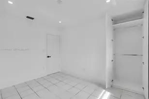 1005 W 36th Pl, Hialeah, FL 33012 - Photo 18