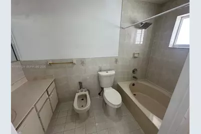 7685 W 30th Ln #B, Hialeah, FL 33018 - Photo 8