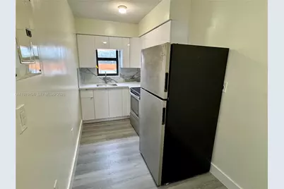 852 SW 1st St #5, Miami, FL 33130 - Photo 2