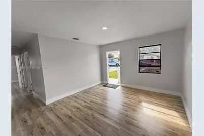 5245 SW 98th Ct, Miami, FL 33165 - Photo 8