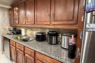 8408 NW 8th St, Miami, FL 33126 - Photo 16