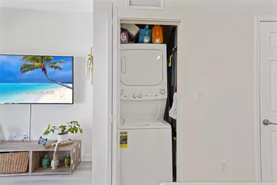 10589 W 33rd Ln, Hialeah, FL 33018 - Photo 10