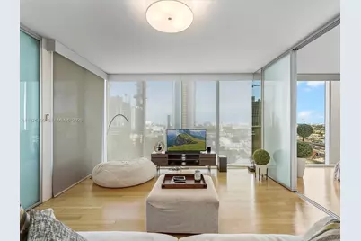 1040 Biscayne Blvd #1107, Miami, FL 33132 - Photo 10