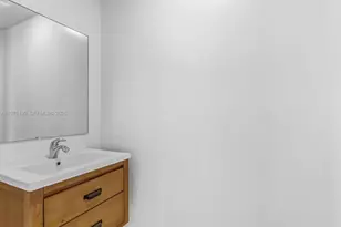 1040 Biscayne Blvd, Miami, FL 33132 - Photo 16