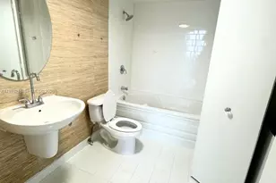 690 SW 1st Ct, Miami, FL 33130 - Photo 18