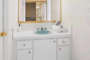 300 Diplomat Pkwy, Hallandale Beach, FL 33009 - Photo 16