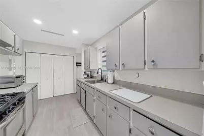 8801 SW 21st St, Miami, FL 33165 - Photo 6